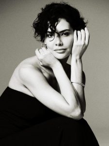 Esha Gupta Short Hair Era: Stunning Looks, Photos & Style Breakdown 40 Esha Gupta Short Hair Era: Stunning Looks, Photos & Style Breakdown