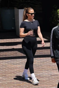 Jennifer Lopez Wears Black Activewear to the Gym – August 27, 2026 29 Jennifer Lopez Wears Black Activewear to the Gym – August 27, 2026