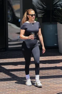 Jennifer Lopez Wears Black Activewear to the Gym – August 27, 2026 37 Jennifer Lopez Wears Black Activewear to the Gym – August 27, 2026