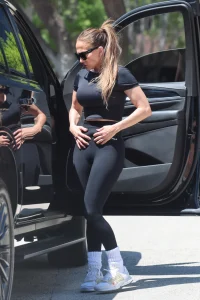 Jennifer Lopez Wears Black Activewear to the Gym – August 27, 2026 34 Jennifer Lopez Wears Black Activewear to the Gym – August 27, 2026