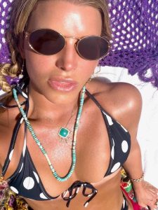Catching Rays: Jessica Simpson’s Retro Summer Style in Turks and Caicos 35 Catching Rays: Jessica Simpson’s Retro Summer Style in Turks and Caicos
