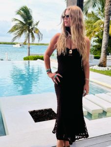 Catching Rays: Jessica Simpson’s Retro Summer Style in Turks and Caicos 34 Catching Rays: Jessica Simpson’s Retro Summer Style in Turks and Caicos