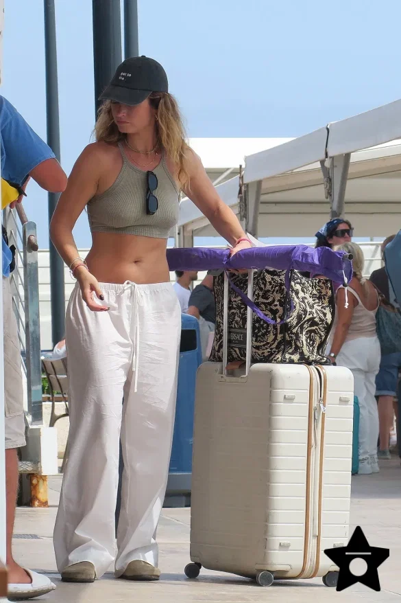 lily-james-travels-in-white-trousers-in-formentera-july-31-2026-8 Lily James Travels in White Trousers in Formentera – July 31, 2026