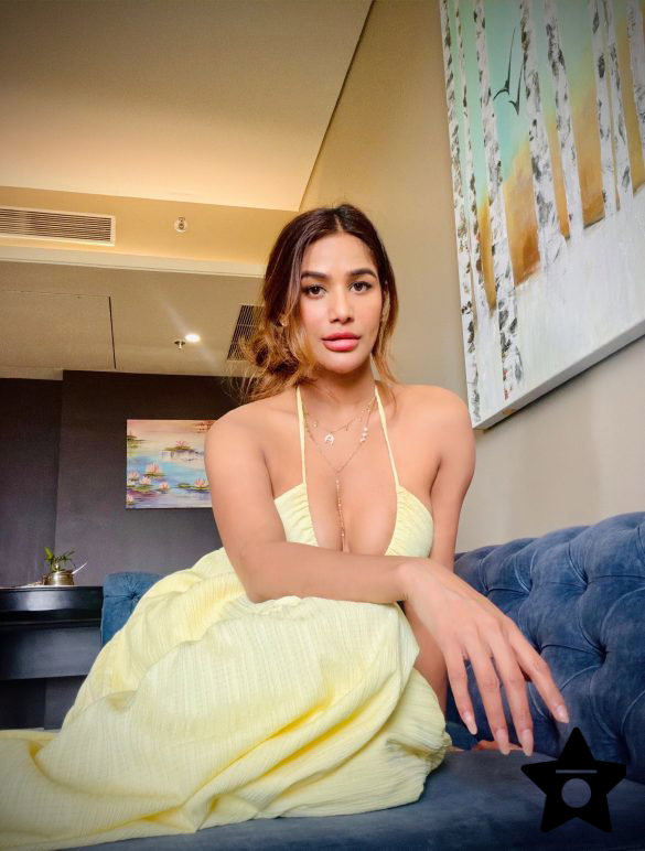 Poonam Pandey Exudes Hotness in a Yellow Dress And It Will Make Your Day-See Photos
