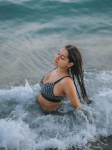 Simran Kaur Brings Sporty Resort Style to a Bold Coastal Fashion Moment 25 Simran Kaur Brings Sporty Resort Style to a Bold Coastal Fashion Moment