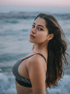 Simran Kaur Brings Sporty Resort Style to a Bold Coastal Fashion Moment 27 Simran Kaur Brings Sporty Resort Style to a Bold Coastal Fashion Moment